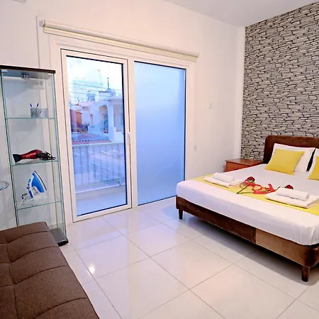 Apartment Pieris