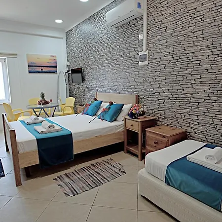 Apartment Pieris *